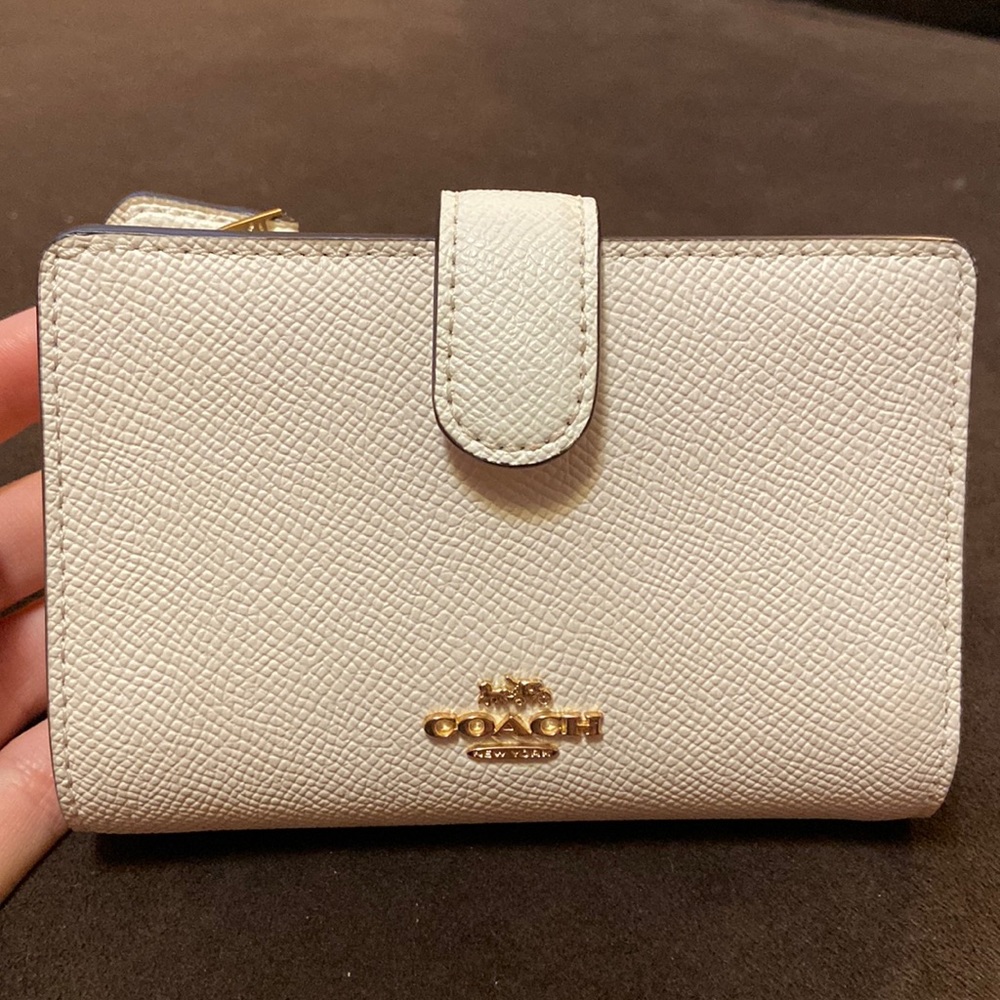 NEW Coach white medium corner zip wallet, never used